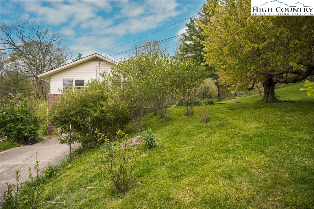 121 Eastview Drive Boone, NC 28607 - Photo 3 of 45 Gallery Image 3