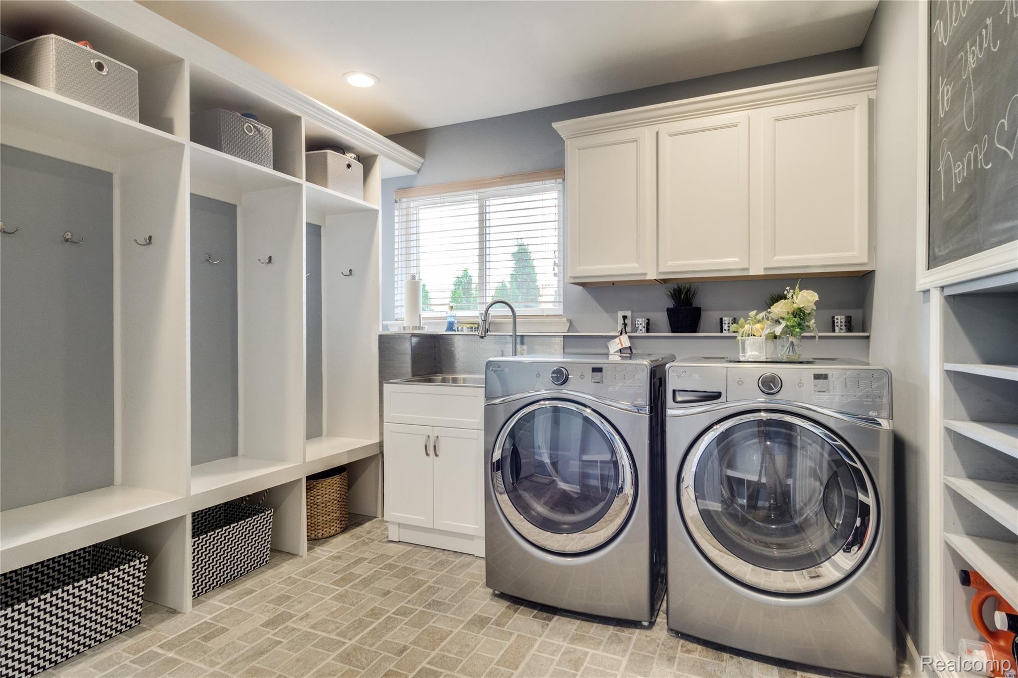 30701 Bradmore Road Warren, MI 48092 - Photo 28 of 52 Laundry room