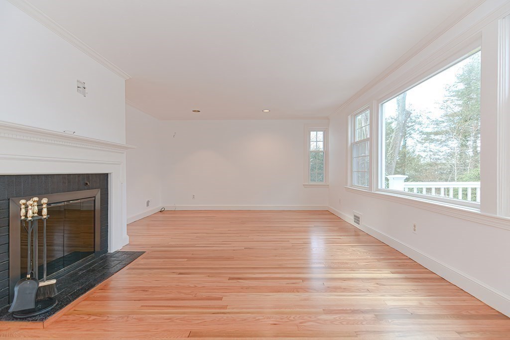 25 Crown Ridge Road Wellesley, MA 02482 - Photo 4 of 32
