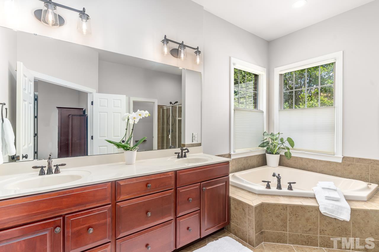 9629 Heathermill Lane Raleigh, NC 27617 - Photo 14 of 28 Dual vanity with Garden tub.
