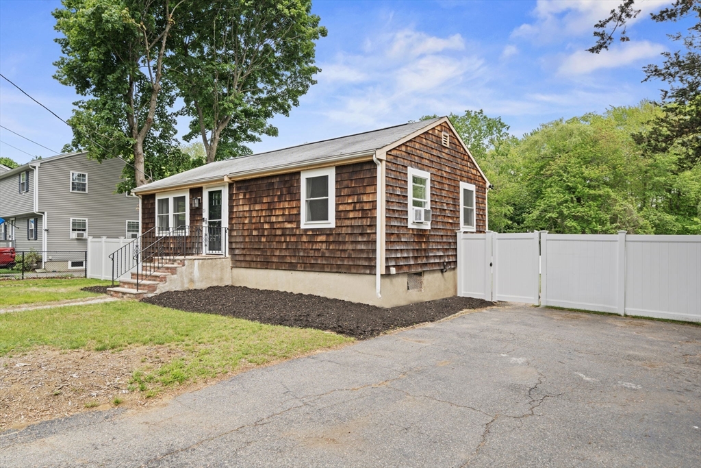 23 Leland Road North Reading, MA 01864 - Photo 3 of 30