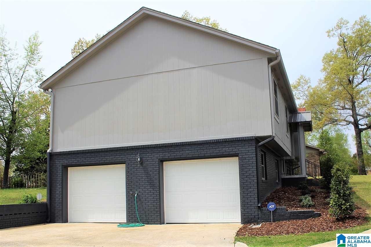 220 Crestside Circle Bessemer, AL 35022 - Photo 3 of 32