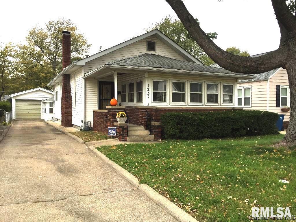 1231 Monument Avenue Springfield, IL 62702 - Photo 1 of 30