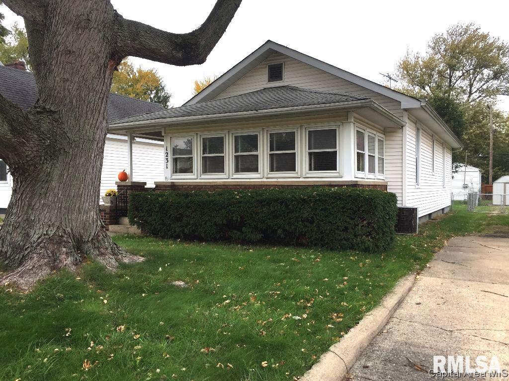 1231 Monument Avenue Springfield, IL 62702 - Photo 3 of 30