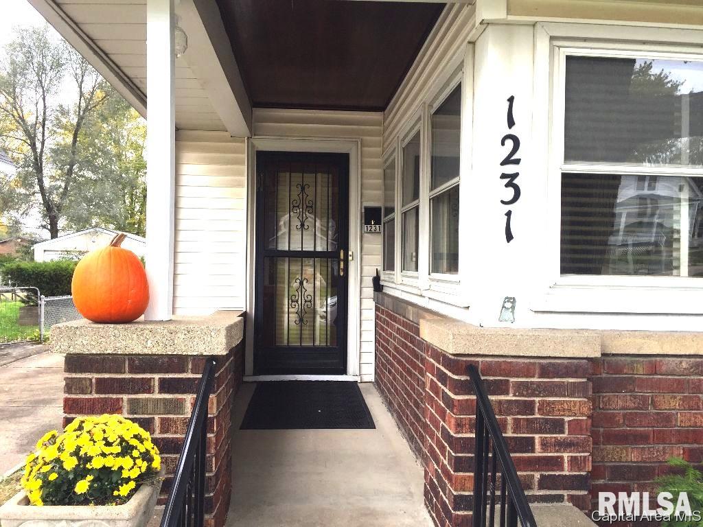 1231 Monument Avenue Springfield, IL 62702 - Photo 4 of 30