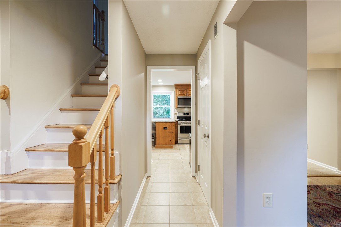 455 Reeves Road Pittsford, NY 14534 - Photo 5 of 27