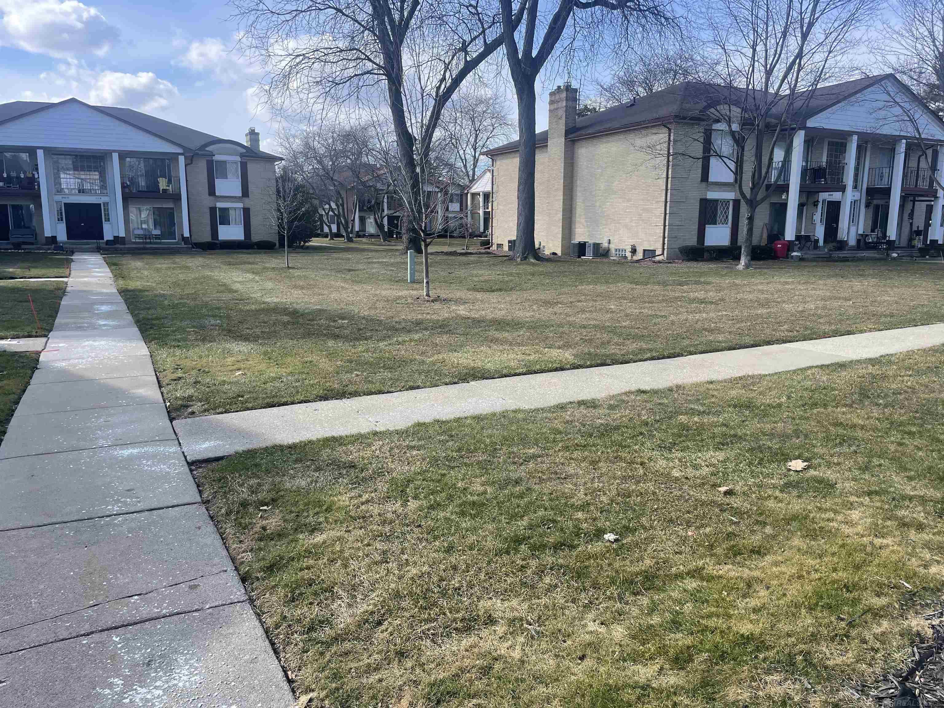 29201 Hayes Road, Unit 42 Warren, MI 48088 - Photo 25 of 27 50135264-3701b4ce-bf62-4cf7-b632-e278056b733f.JPG