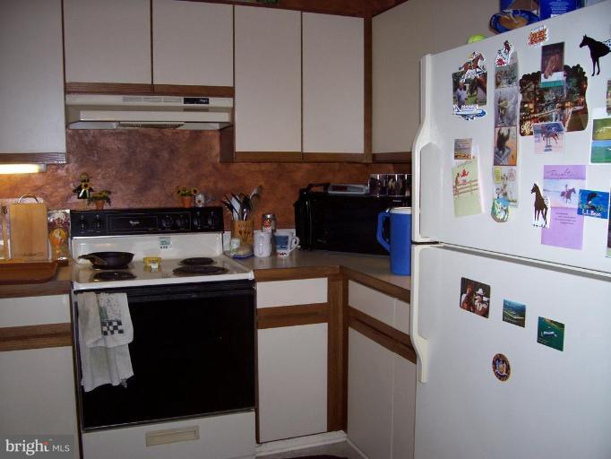 206 Oakwood Road Edgewater, MD 21037 - Photo 3 of 12 a kitchen with stainless steel appliances granite countertop a refrigerator and a stove