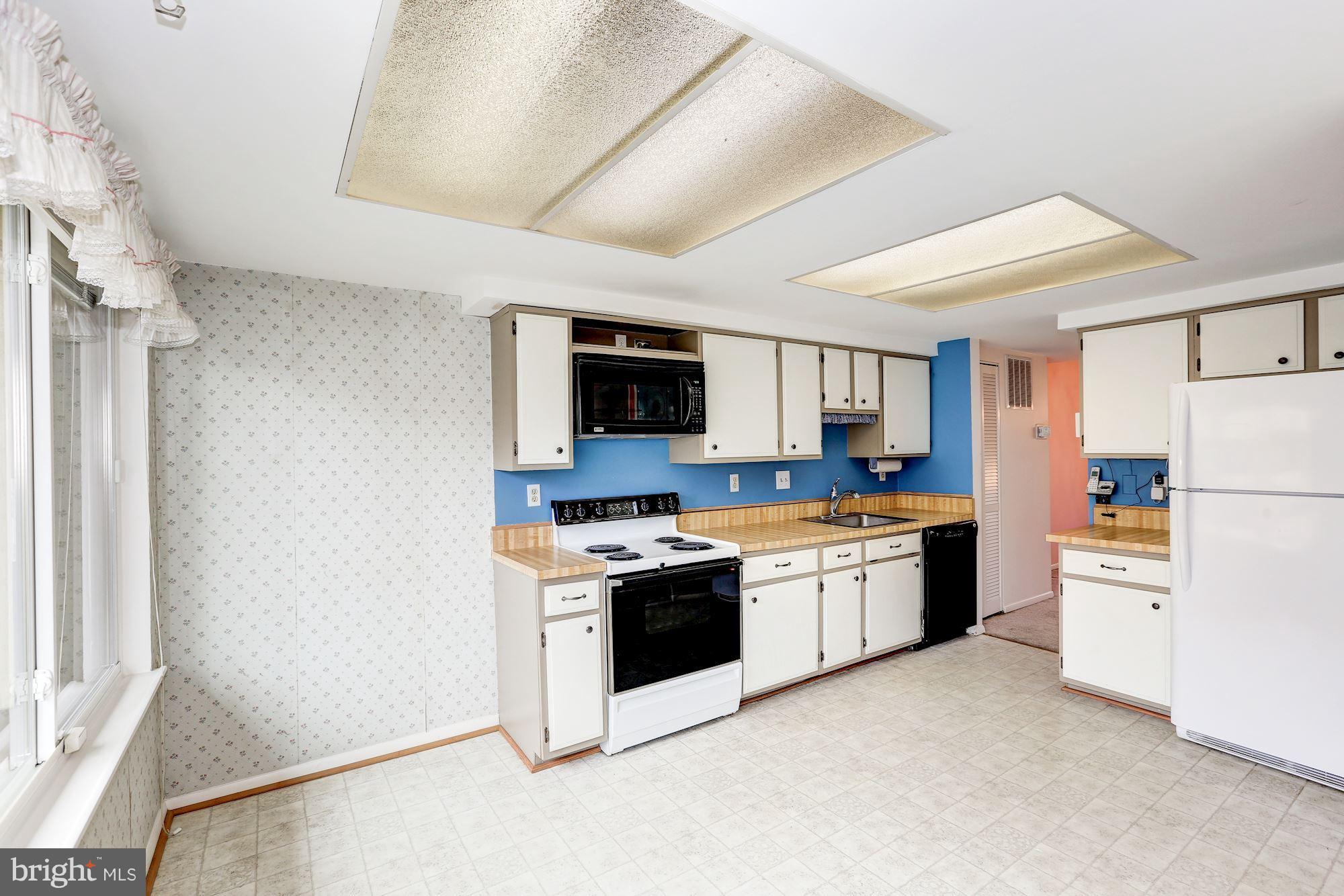 18545 Split Rock Lane Germantown, MD 20874 - Photo 6 of 30 Kitchen