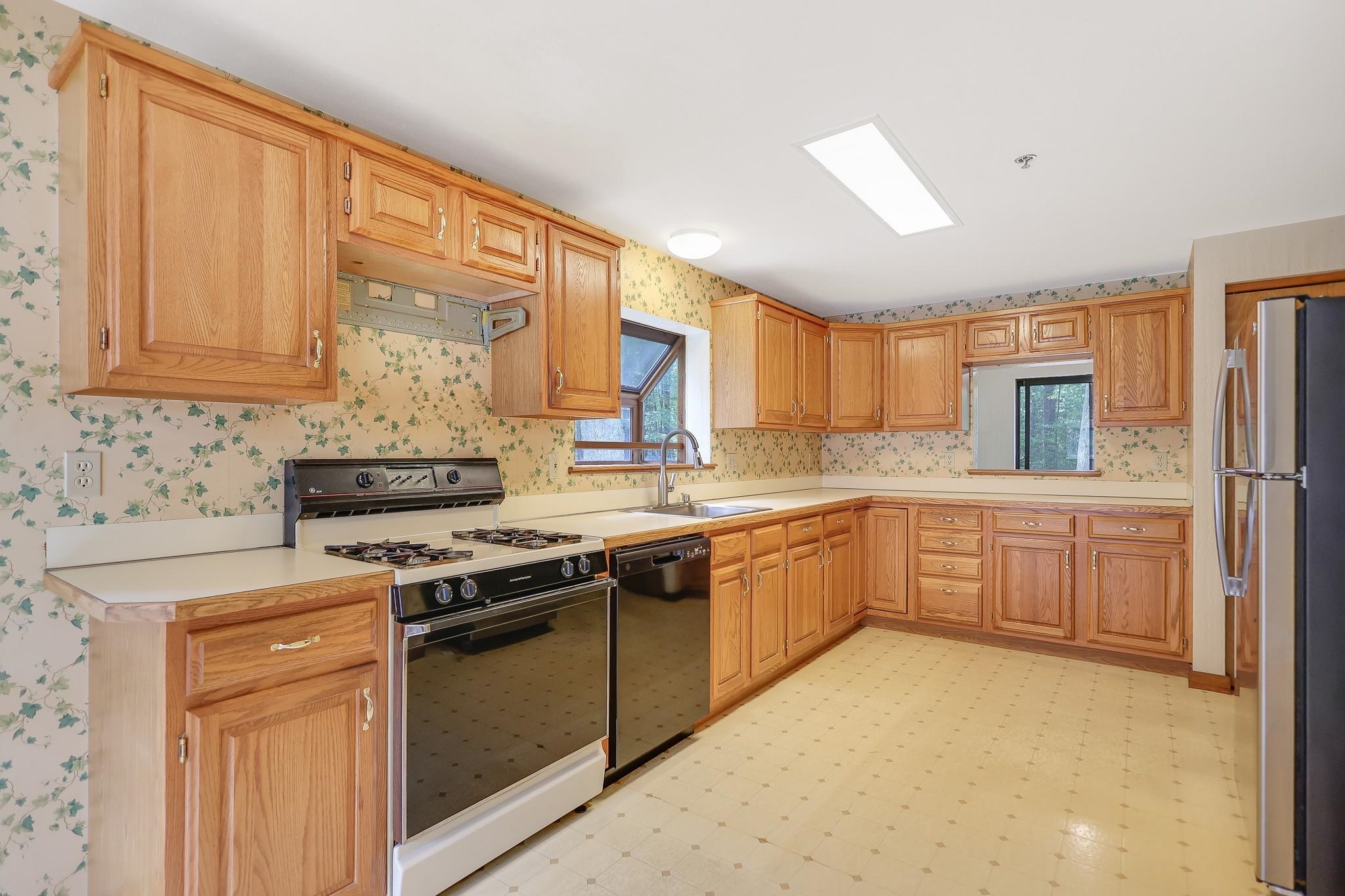 1 Balsam Court Atkinson, NH 03811 - Photo 4 of 24