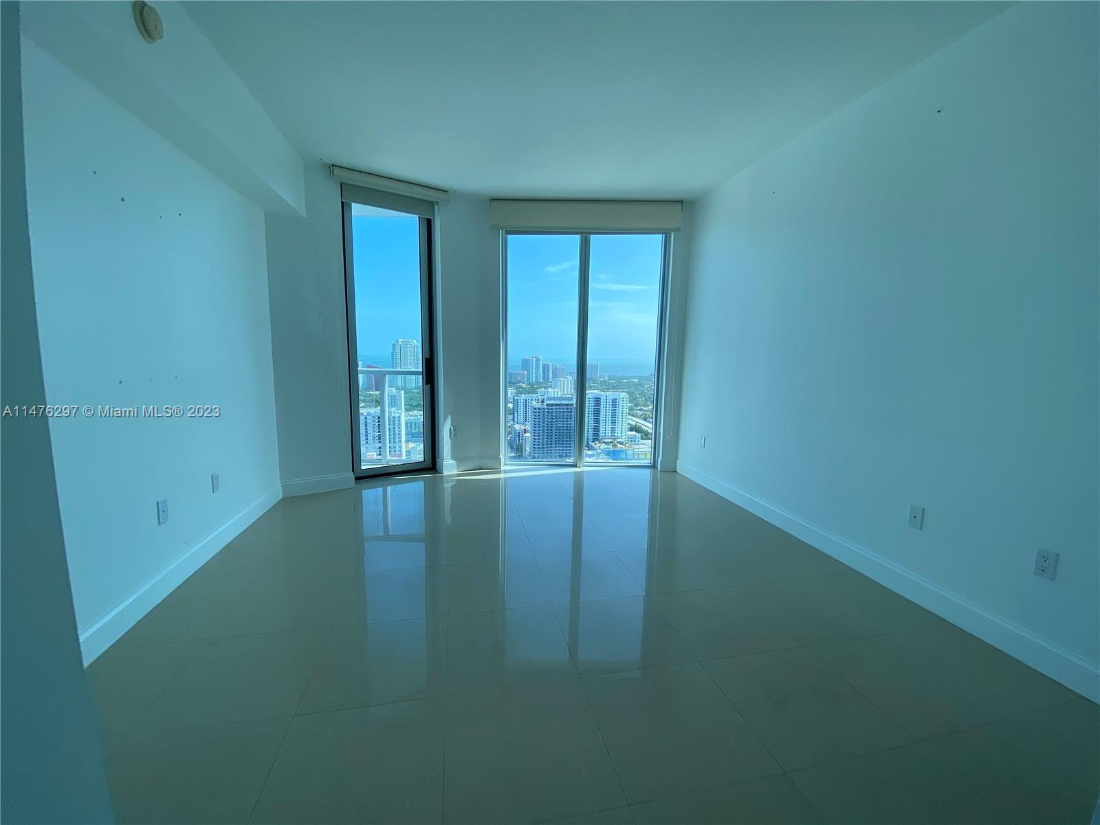 185 Southwest 7th Street, Unit 4110 Miami, FL 33130 - Photo 9 of 14 a view of an empty room with window