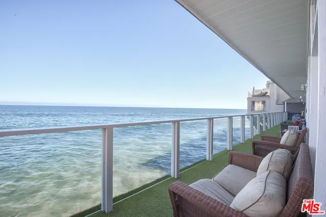 $1,950,000 | 19836 Pacific Coast Highway, Malibu, CA 90265