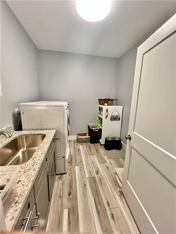 566 Clinton Drive Temple, GA 30179 - Photo 13 of 40 a bathroom with a sink and mirror