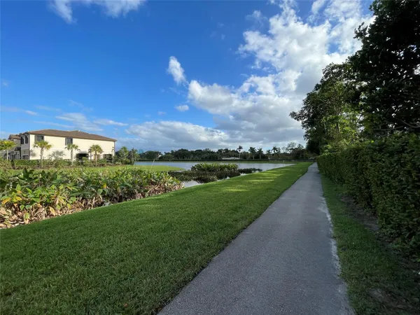 $3,400 | 4678 Santa Cruz Way, Davie, FL 33314