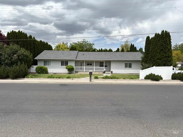 $379,900 | 2699 Elizabeth Boulevard, Twin Falls, ID 83301