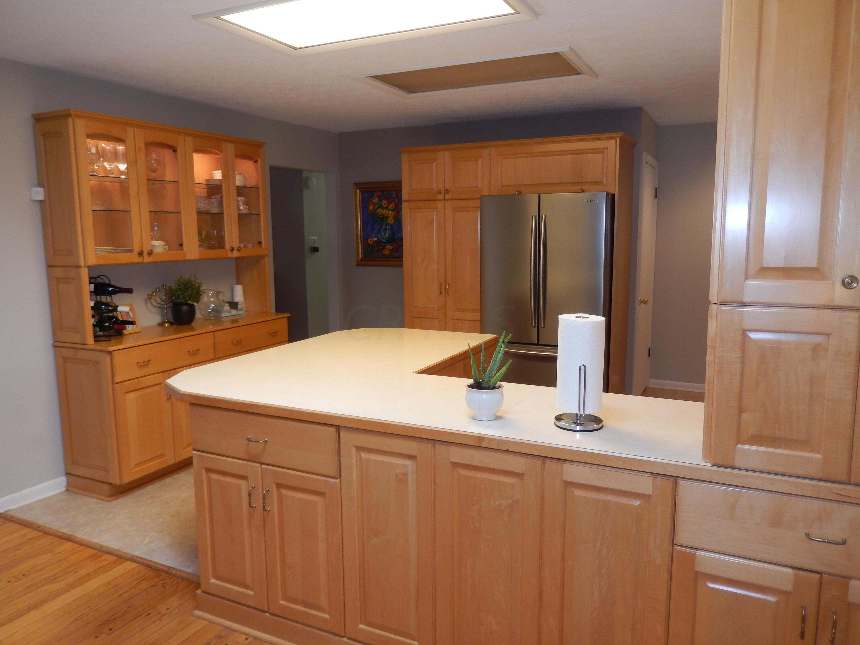 5004 Shadycrest Road Columbus, OH 43229 - Photo 9 of 47 Gallery Image 9