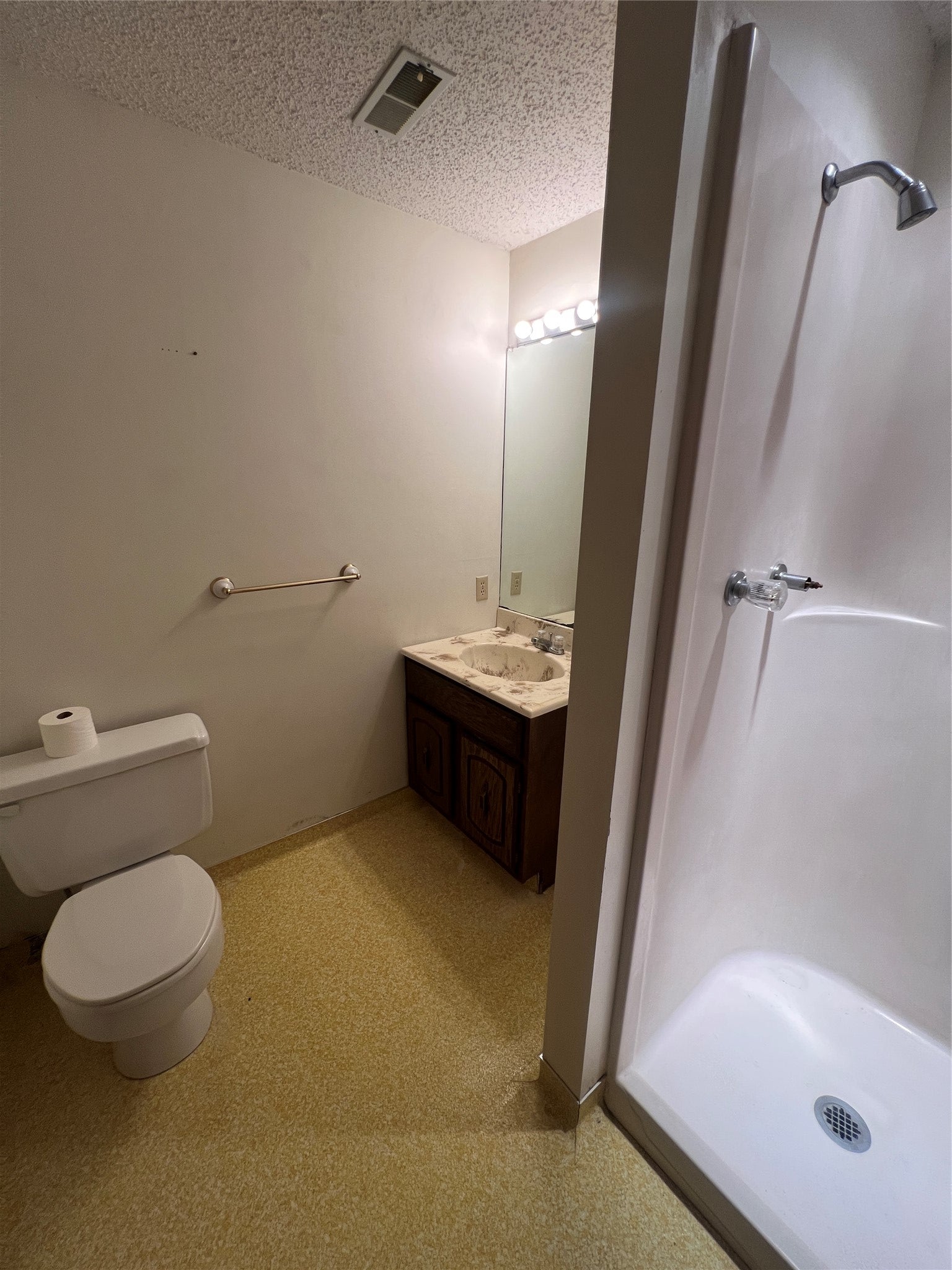 2204 Robin Road Dodge City, KS 67801 - Photo 23 of 29 Gallery Image 23