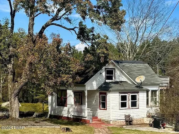 $1,700 | 775 Purdytown Turnpike, Unit D, Hawley, PA 18428