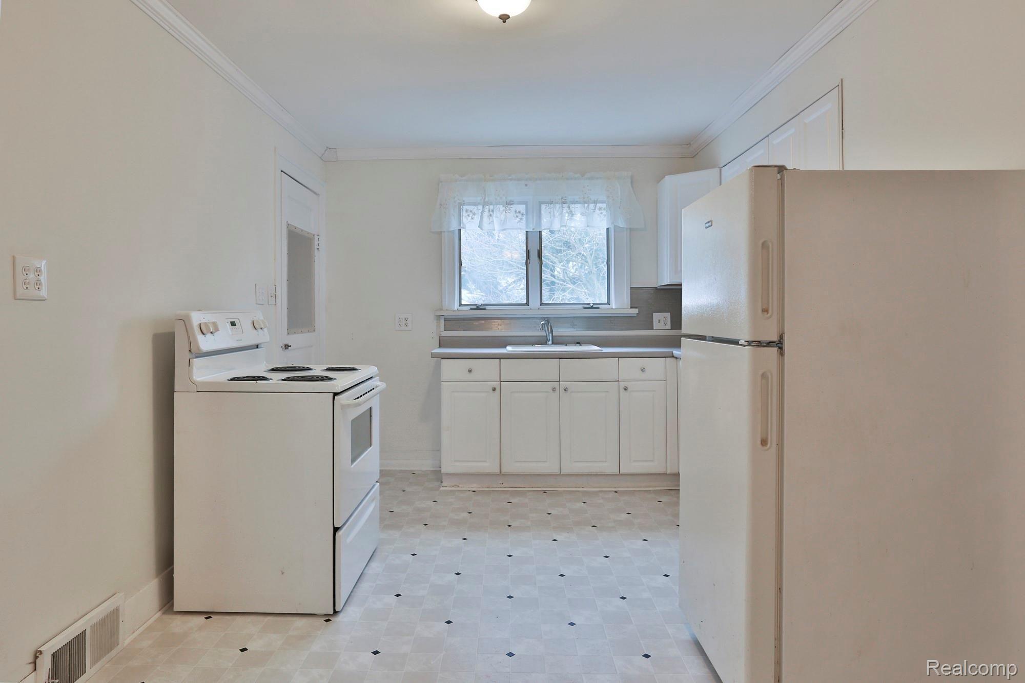 22695 Bohn Road Belleville, MI 48111 - Photo 5 of 15 2B8A9883.jpg