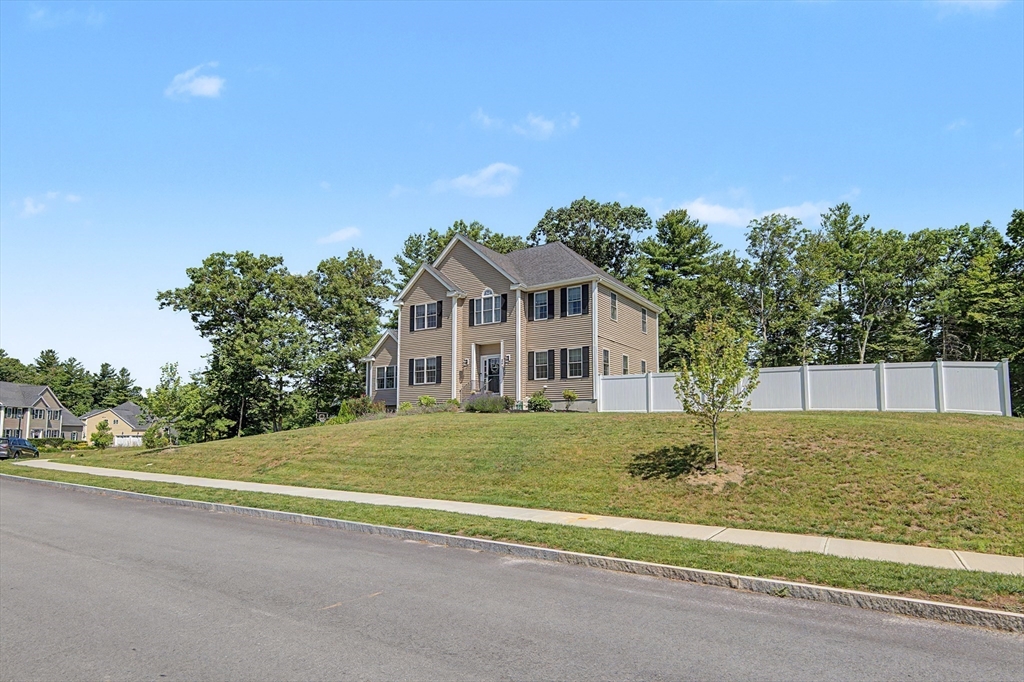 377 Rebecca Road Northbridge, MA 01588 - Photo 7 of 40