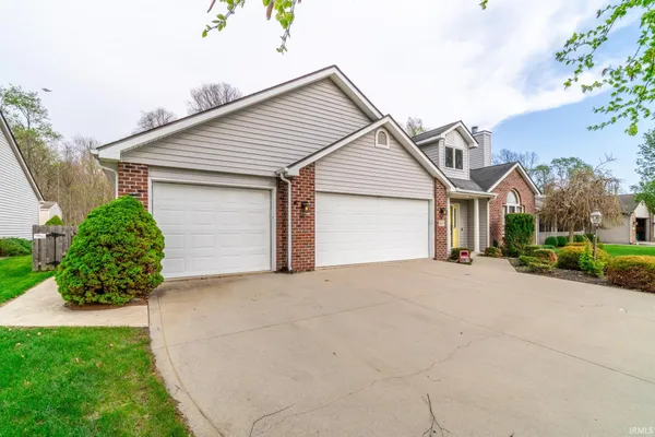 $309,900 | 4015 Woodfield Run, New Haven, IN 46806
