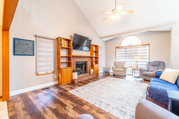 $309,900 | 4015 Woodfield Run, New Haven, IN 46806
