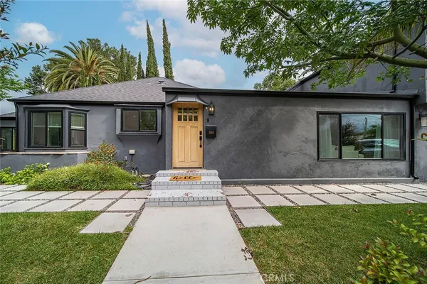 $1,895,000 | 2925 West Oak Street, Burbank, CA 91505