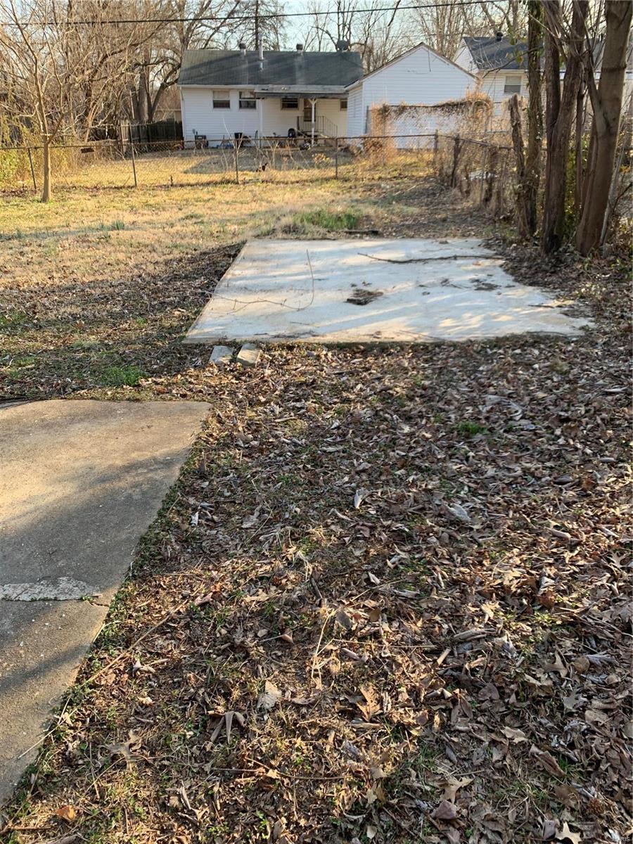 326 Lancashire Road St. Louis, MO 63137 - Photo 3 of 17 Gallery Image 3