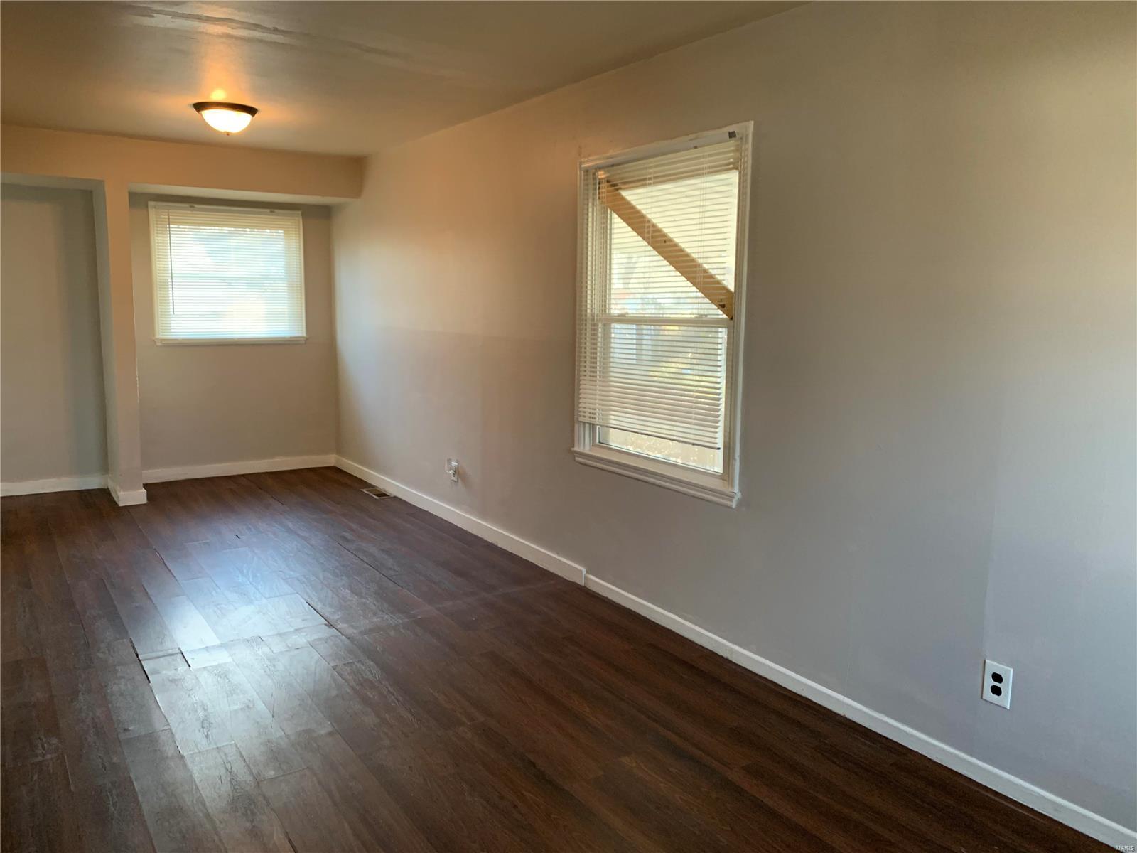 326 Lancashire Road St. Louis, MO 63137 - Photo 5 of 17 Gallery Image 5