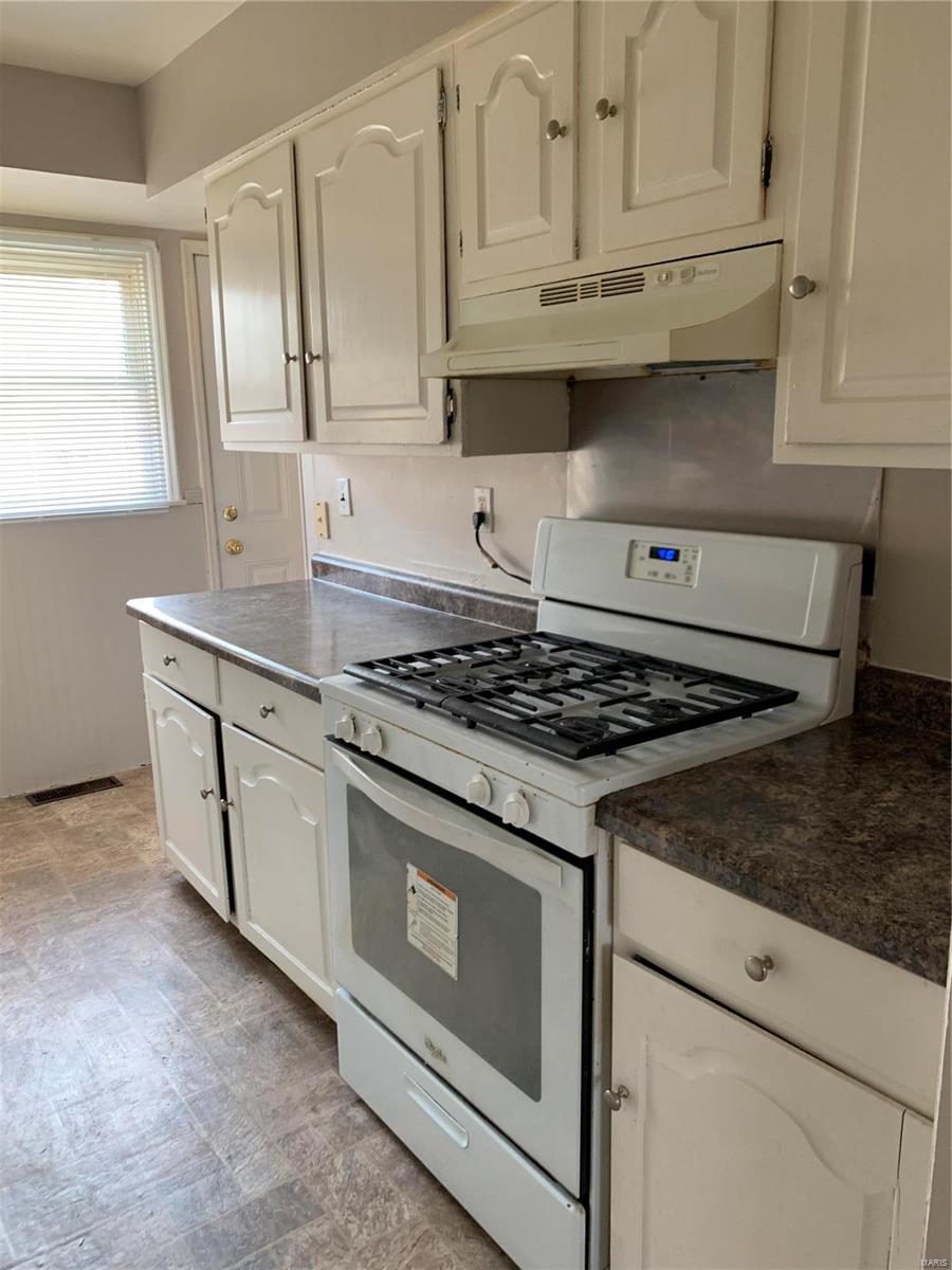 326 Lancashire Road St. Louis, MO 63137 - Photo 6 of 17 Gallery Image 6
