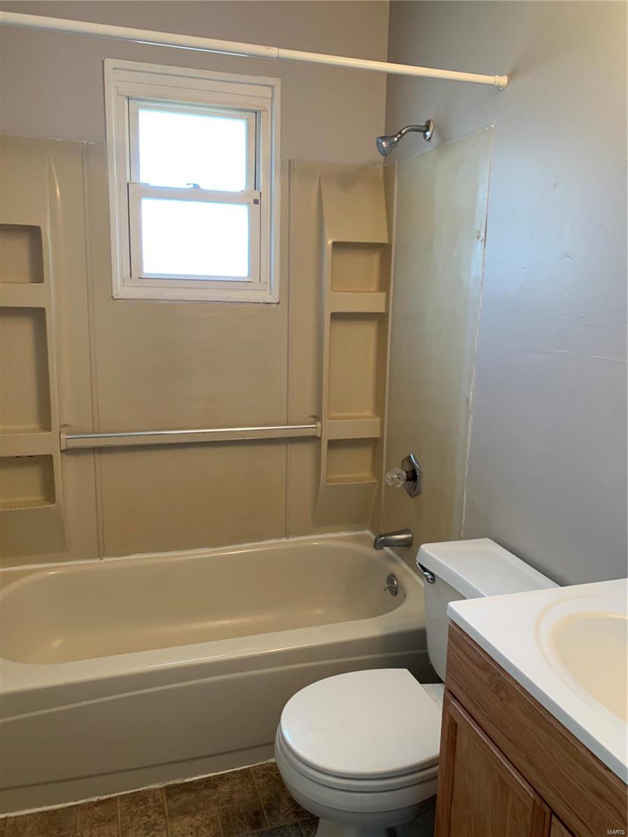 326 Lancashire Road St. Louis, MO 63137 - Photo 10 of 17 Gallery Image 10