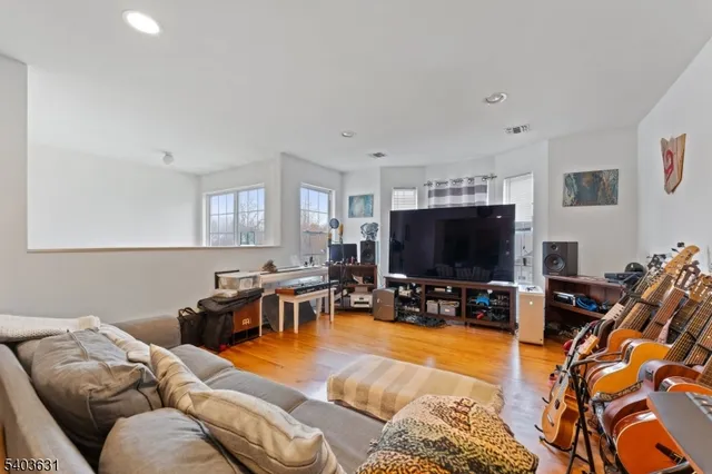 $429,200 | 168 Forest Drive, Piscataway, NJ 08854