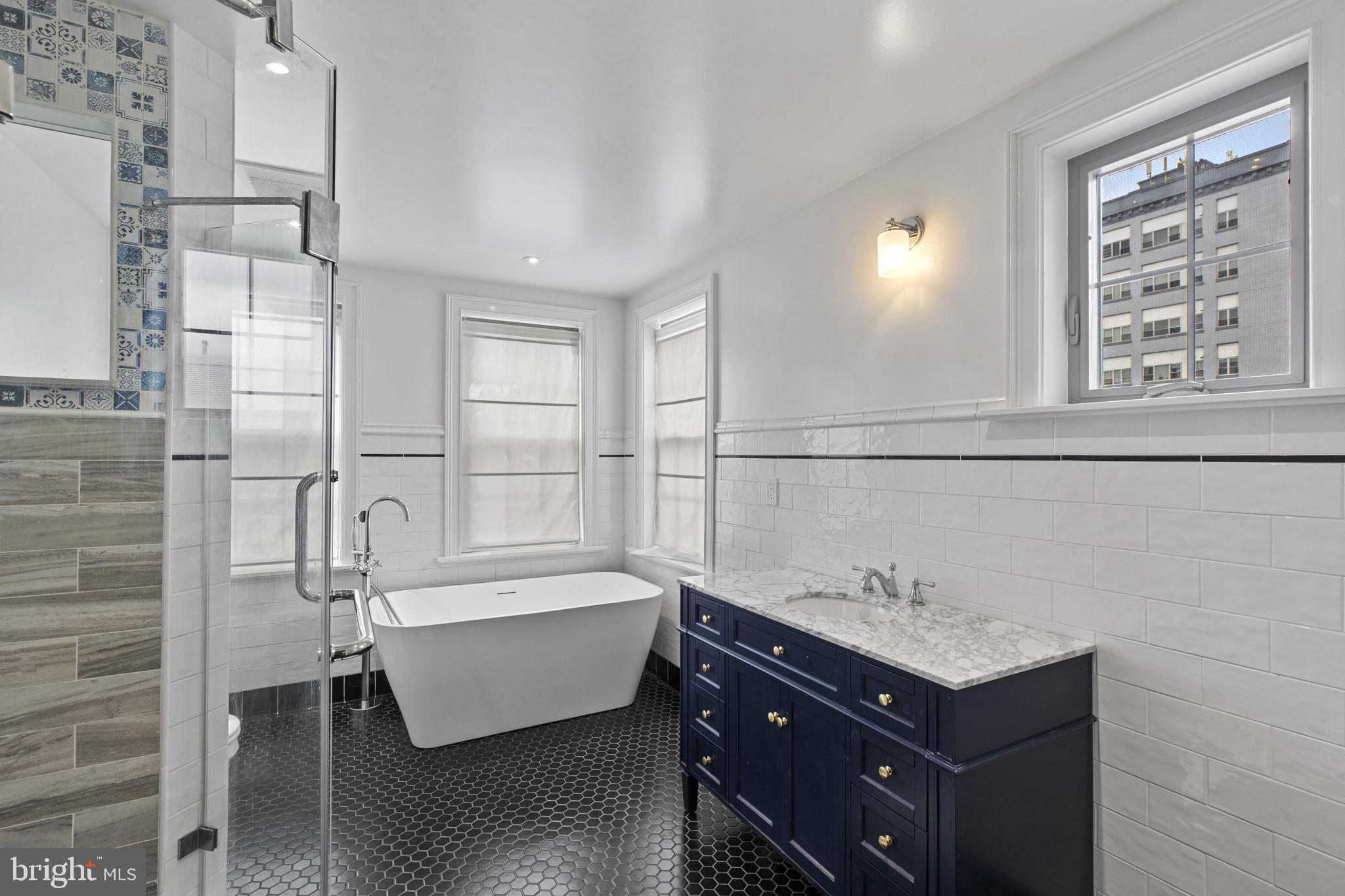 420 East Biddle Street Baltimore, MD 21202 - Photo 34 of 47 a bathroom with a bathtub and next to a window