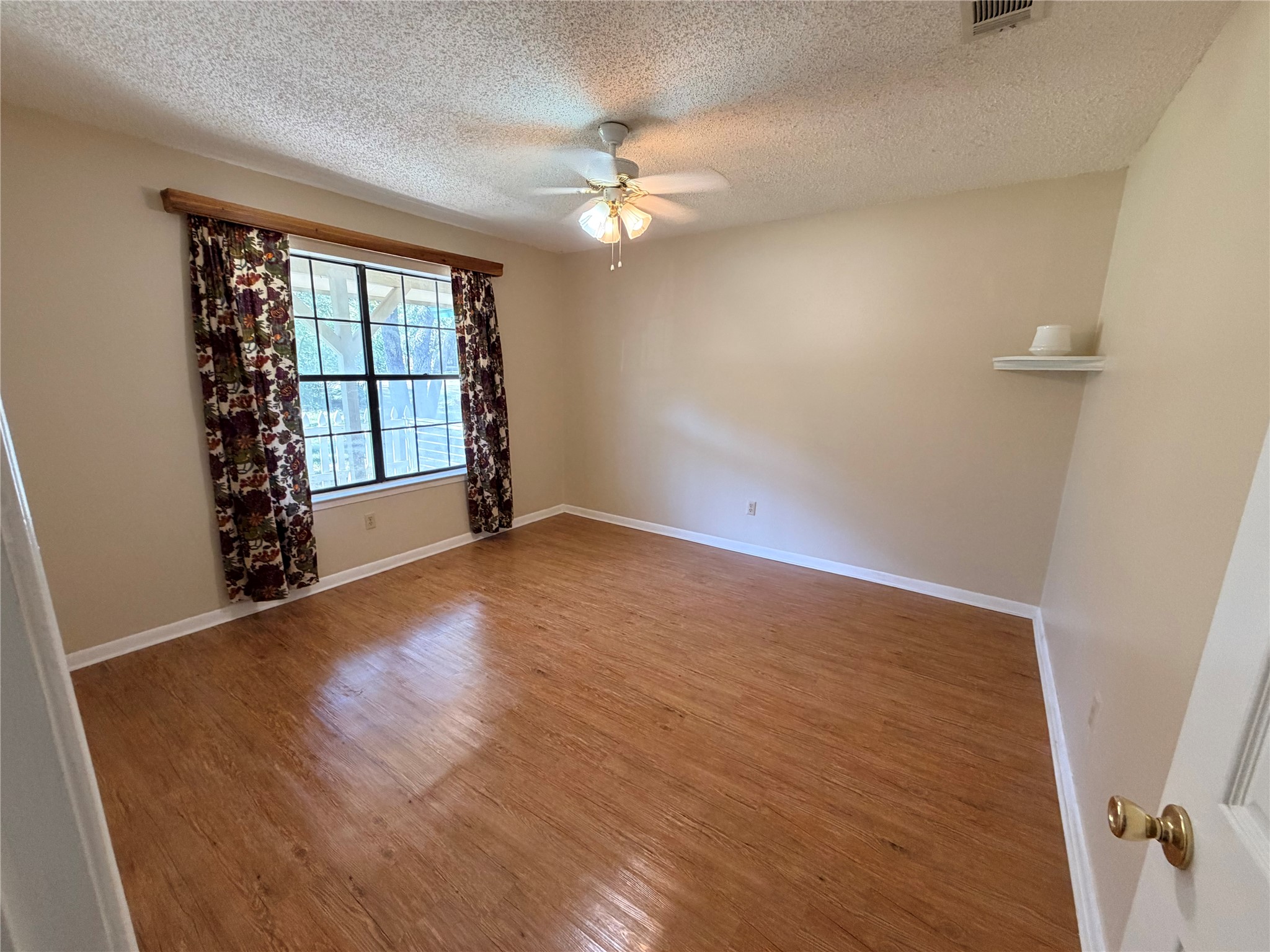2800 Robin Road Manchaca, TX 78652 - Photo 20 of 28 Gleaming hardwood floors and a large multi-pane window anchor this comfortable interior space.
