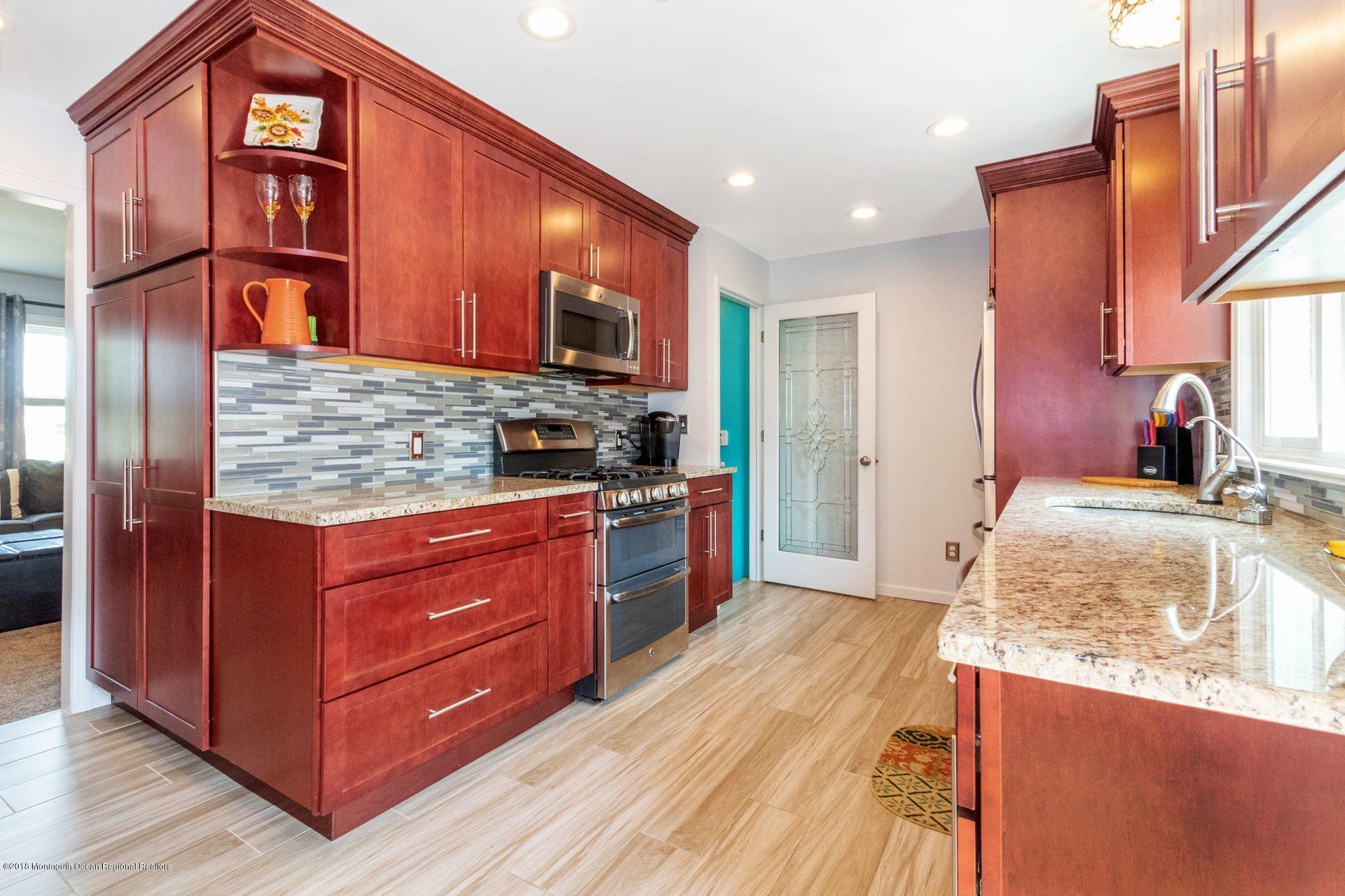 542 A Line Road, Unit A Holmdel, NJ 07733 - Photo 5 of 38 5