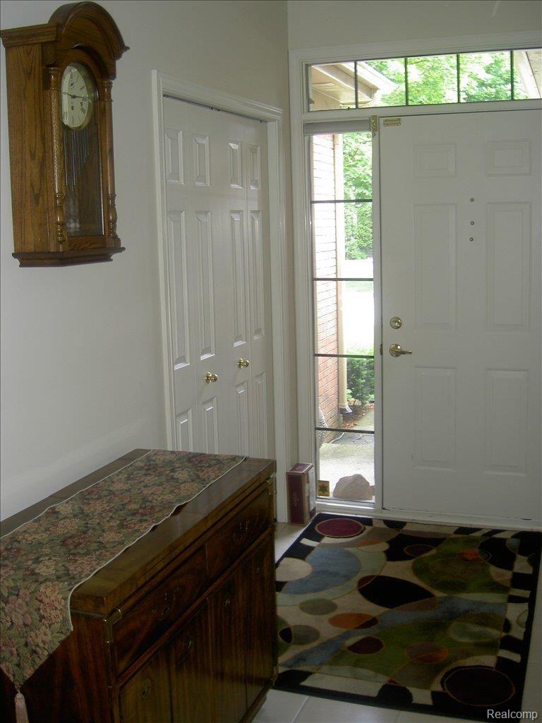 1115 Bluebird Drive, Unit 51 Rochester, MI 48307 - Photo 8 of 24 Int.Frt Entry.08