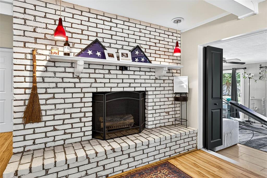 13589 101st Terrace Seminole, FL 33776 - Photo 18 of 43 a view of a fireplace in the room