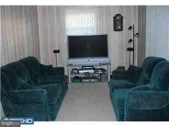 2 Richard Road New Castle, DE 19720 - Photo 7 of 11 Living Room