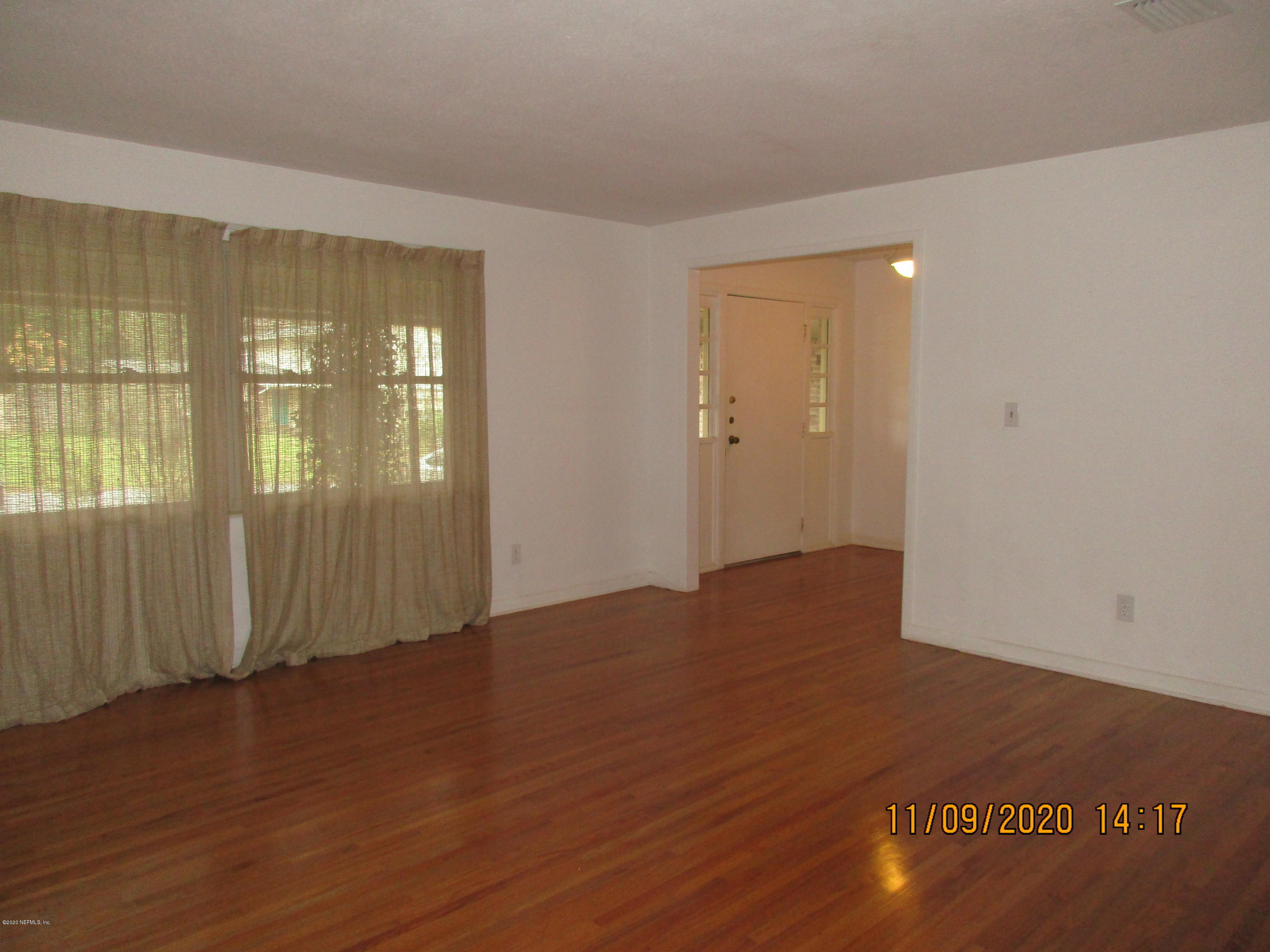 5516 Ghormley Road Jacksonville, FL 32277 - Photo 4 of 20 Living Room
