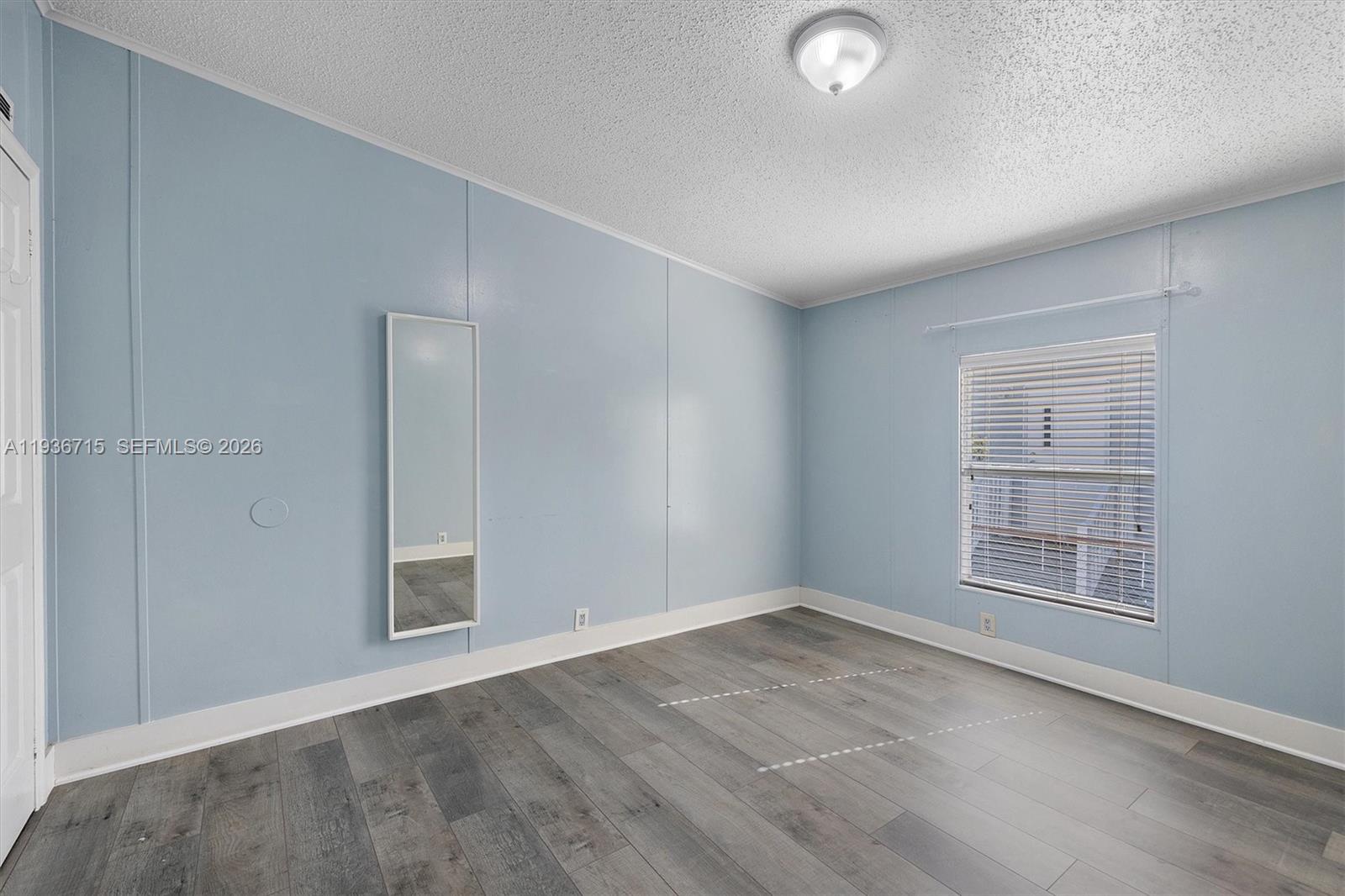 19800 Southwest 180th Avenue Miami, FL 33187 - Photo 25 of 36 an empty room with windows and closet