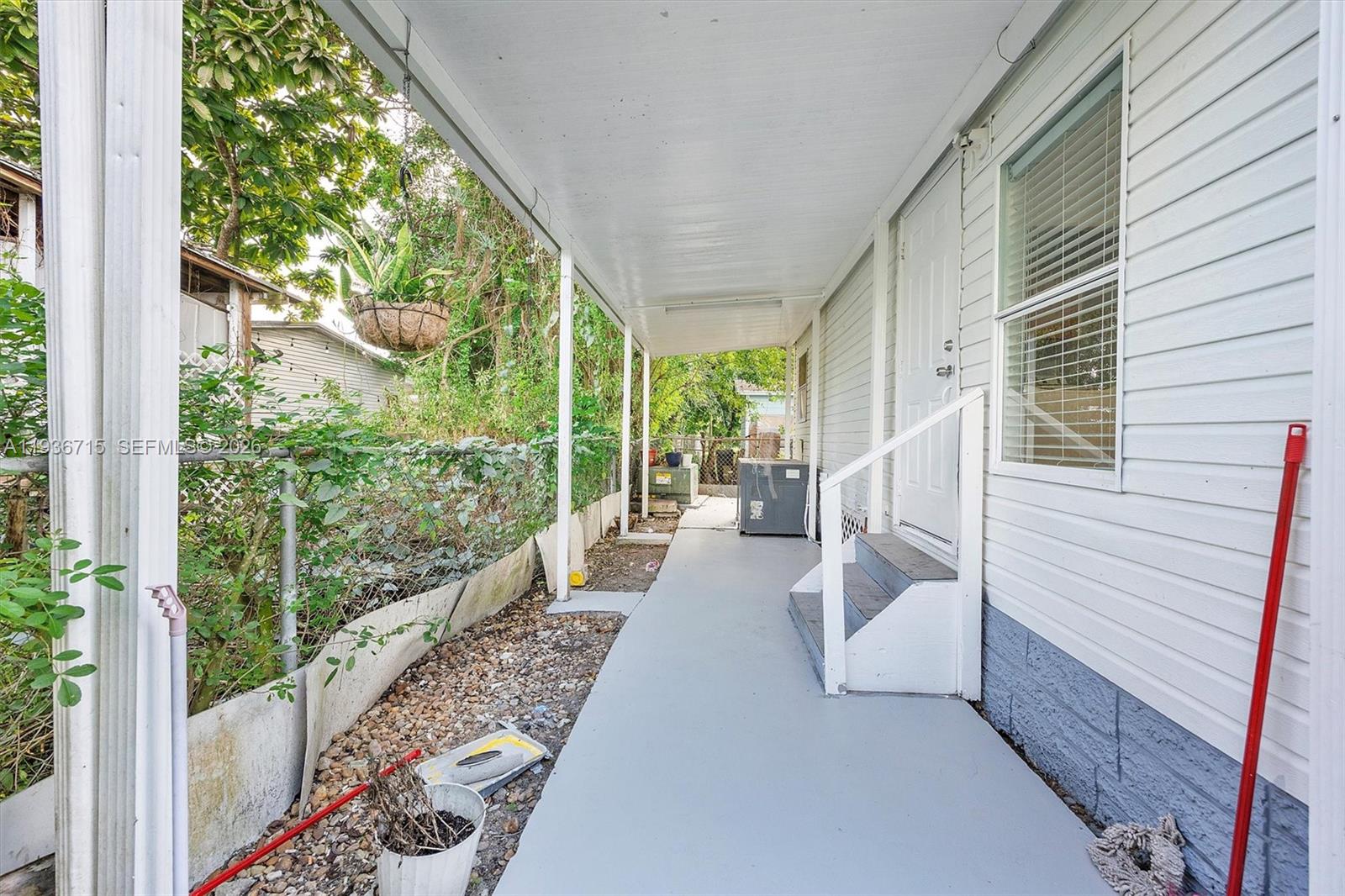 19800 Southwest 180th Avenue Miami, FL 33187 - Photo 34 of 36 a view of entryway with workspace