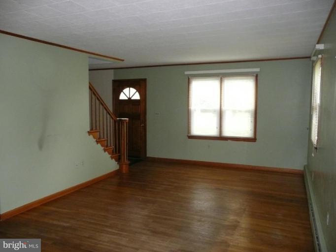 5526 Whitehall Road Cambridge, MD 21613 - Photo 1 of 18 Living Room