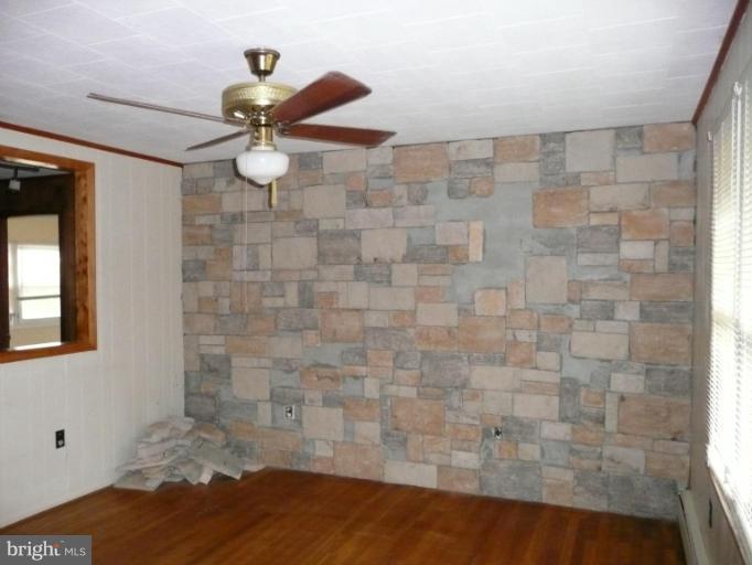 5526 Whitehall Road Cambridge, MD 21613 - Photo 12 of 18 Dining Room