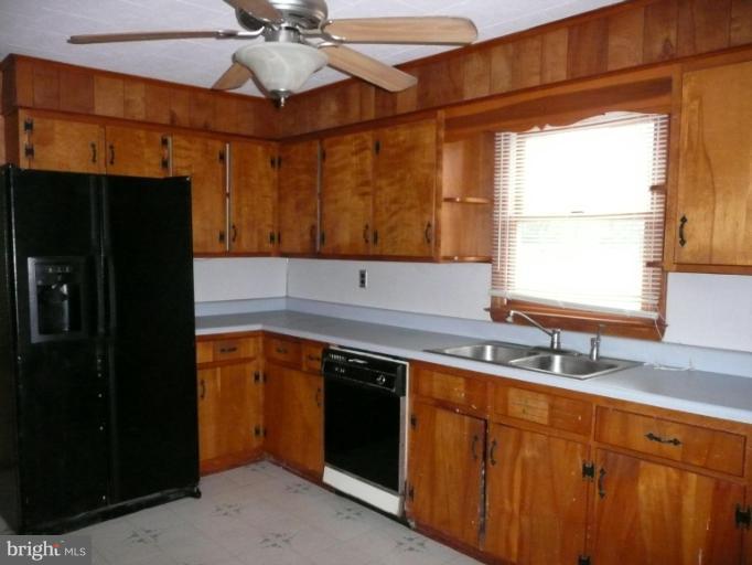 5526 Whitehall Road Cambridge, MD 21613 - Photo 15 of 18 Kitchen