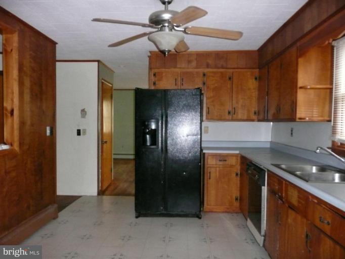 5526 Whitehall Road Cambridge, MD 21613 - Photo 6 of 18 Kitchen