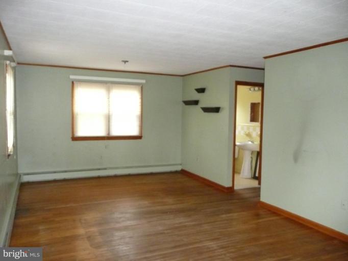 5526 Whitehall Road Cambridge, MD 21613 - Photo 8 of 18 Living Room