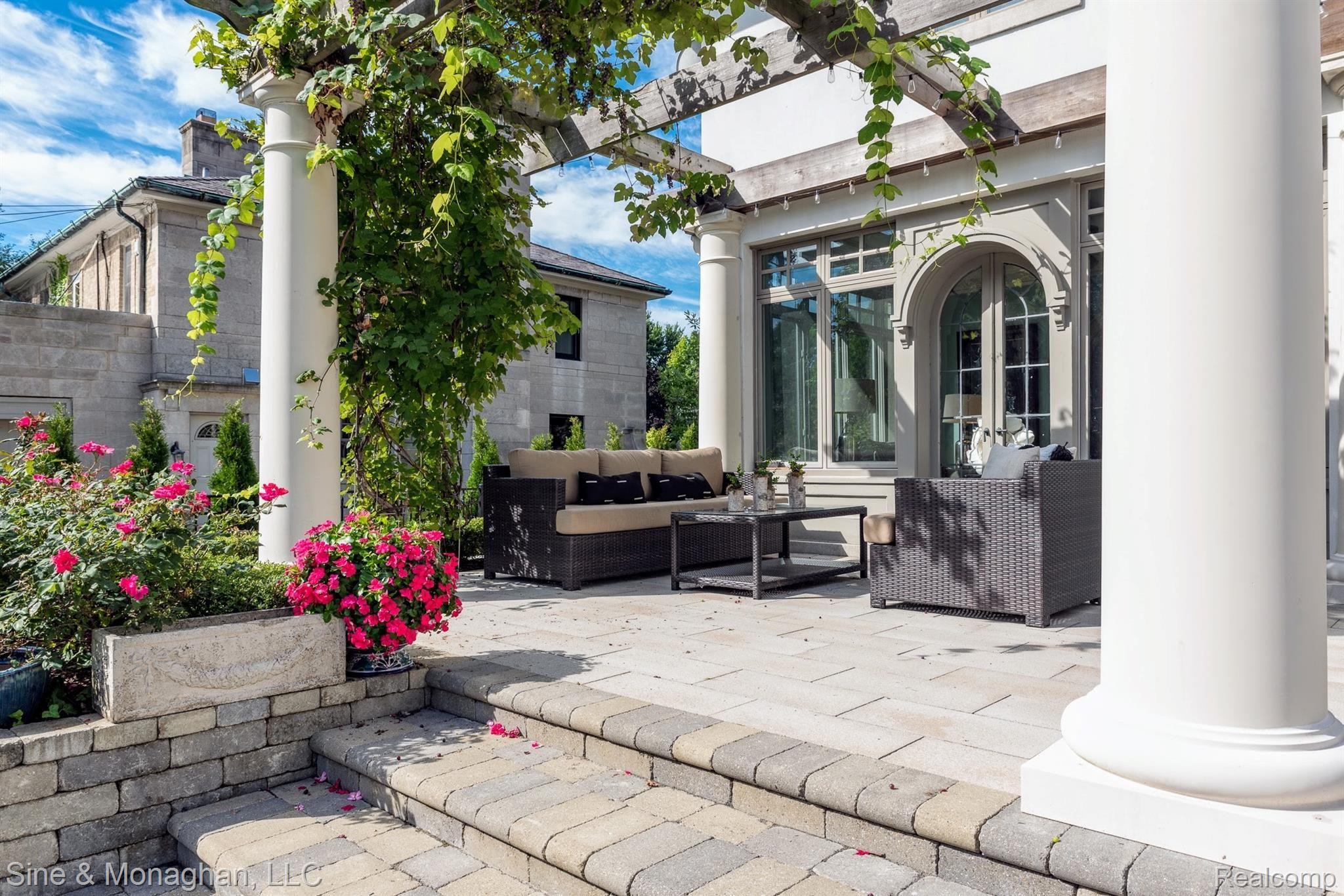 1040 Devonshire Road Grosse Pointe, MI 48230 - Photo 61 of 95 DSC_3785.jpg