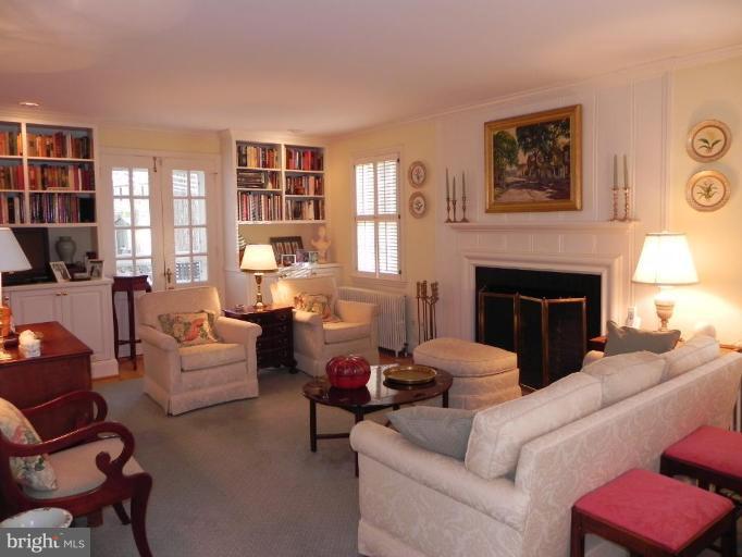 6913 Kenleigh Road Baltimore, MD 21212 - Photo 2 of 15 Living Room