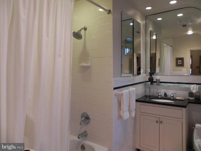 6913 Kenleigh Road Baltimore, MD 21212 - Photo 13 of 15 Bath #1
