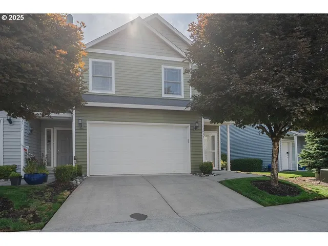 a front view of house with yard